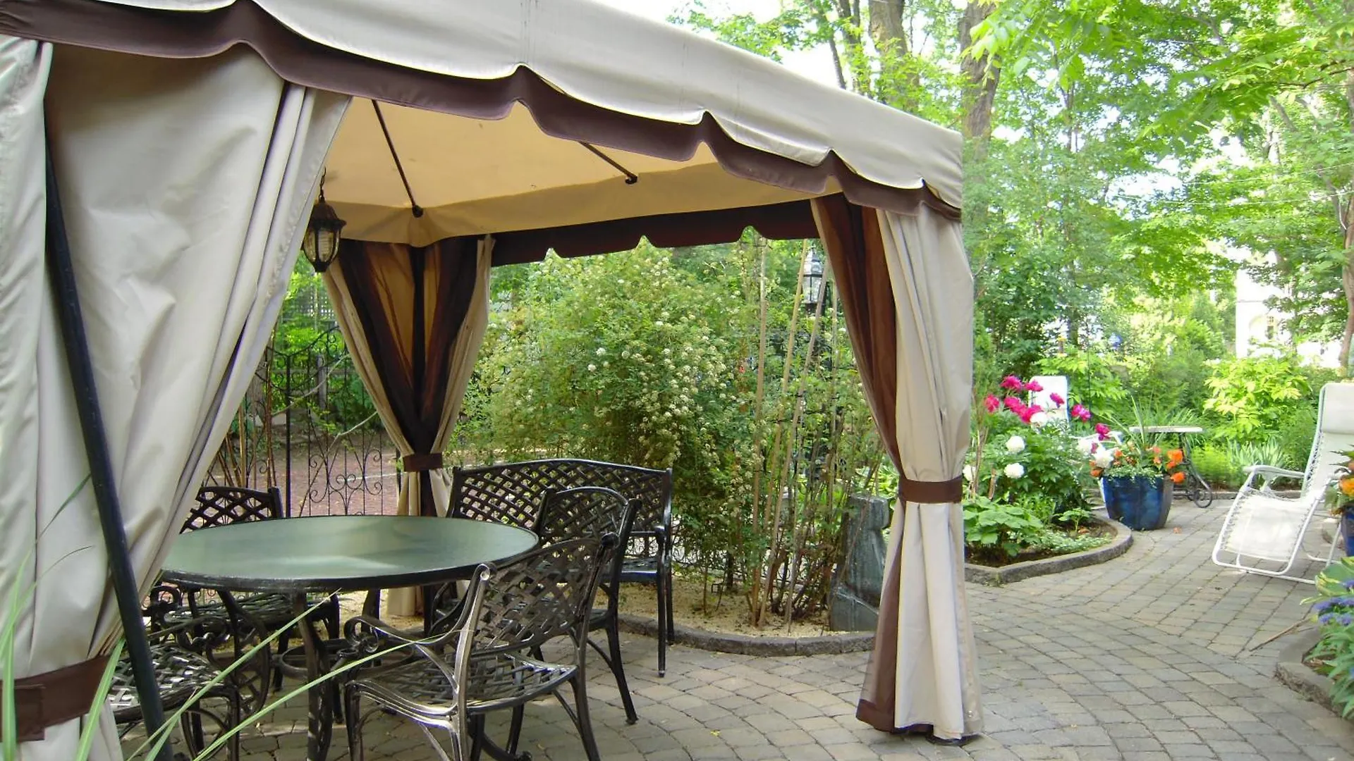 L'Arvidienne Couette Et Cafe Quebec City Bed & Breakfast